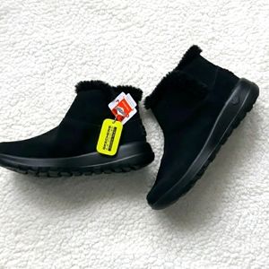 SKECHERS black fur lined, ankle booties